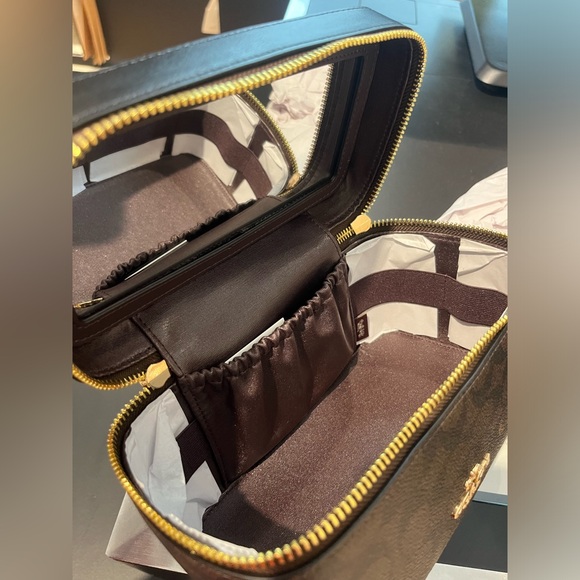 New Coach Signature Cosmetic Case - Picture 7 of 7